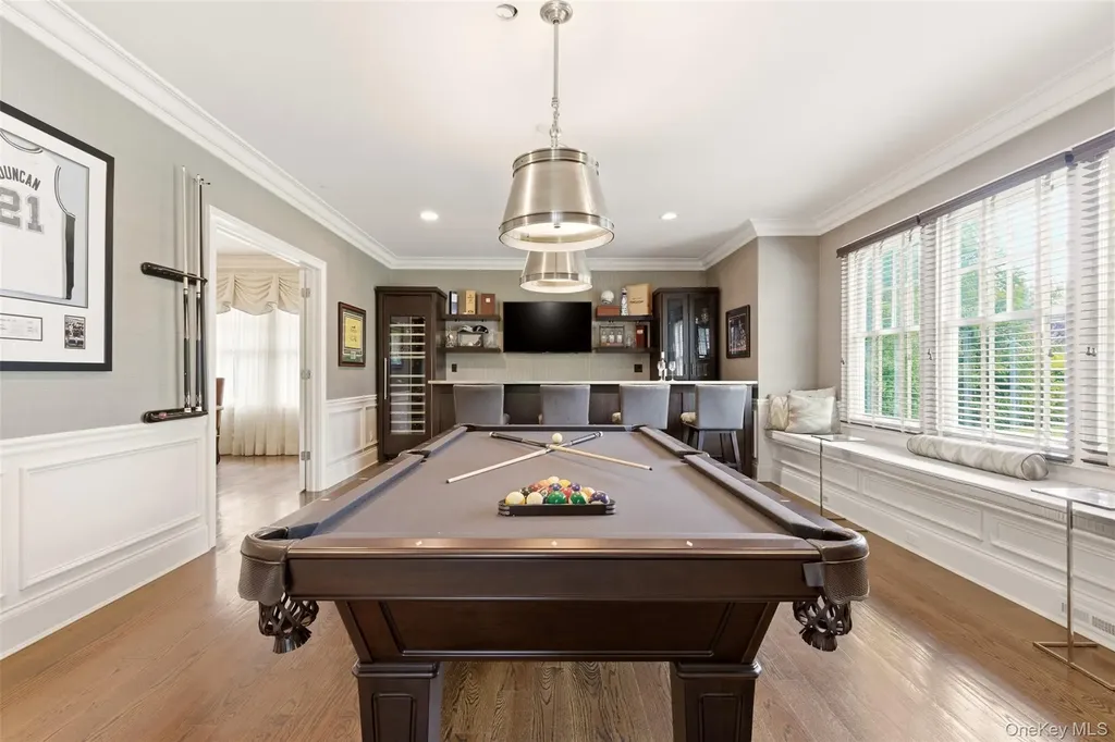 9 May Hill Lane Dix Hills NY 11746
