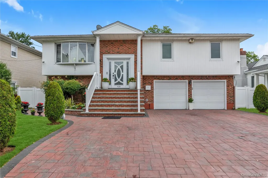 928 N Fletcher Avenue Valley Stream NY 11580