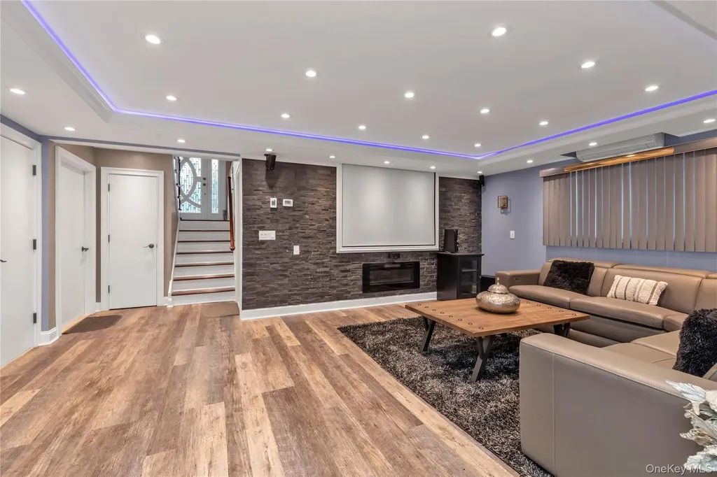 928 N Fletcher Avenue Valley Stream NY 11580