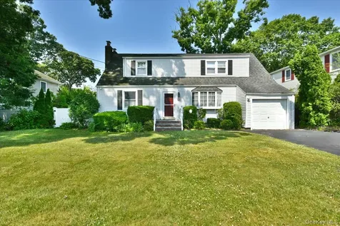 344 New York Avenue Massapequa Park NY 11762