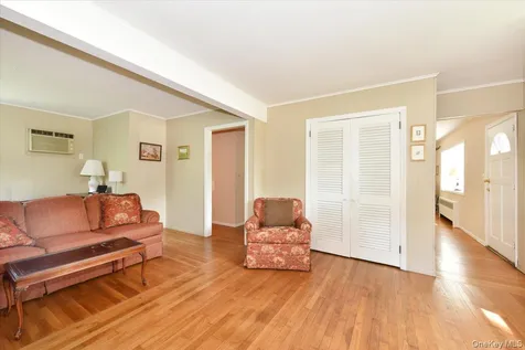 344 New York Avenue Massapequa Park NY 11762