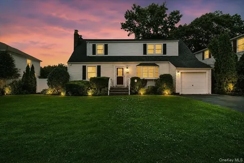 344 New York Avenue Massapequa Park NY 11762