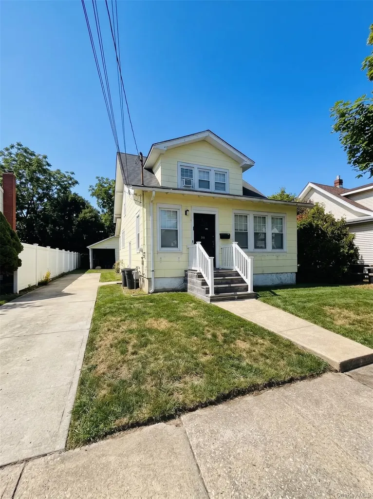 711 S Broadway Lindenhurst NY 11757