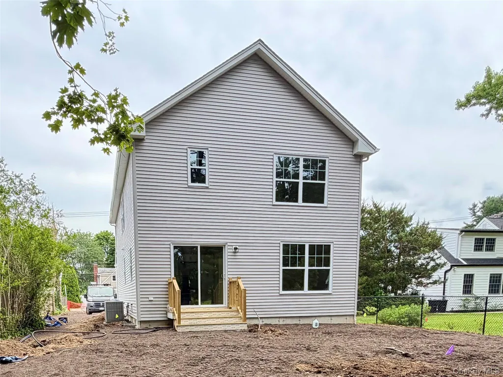 102 Pulaski Road East Northport NY 11731