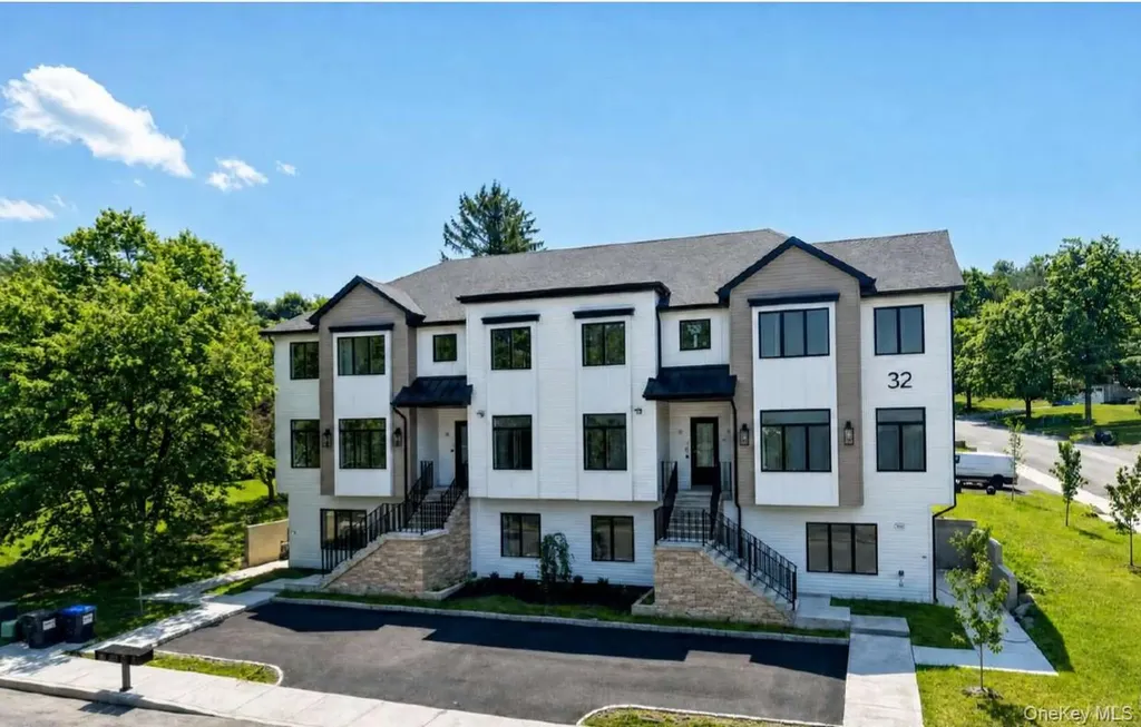 32 Virginia Avenue Blooming Grove NY 10950