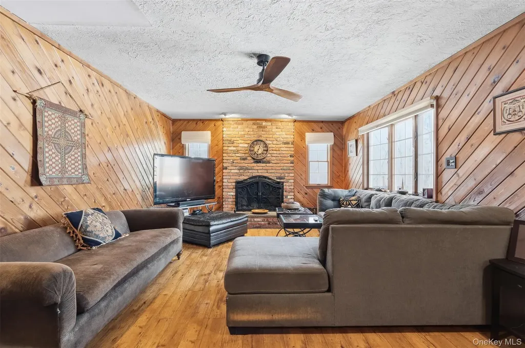17 Birch Hill Putnam Valley NY 10579