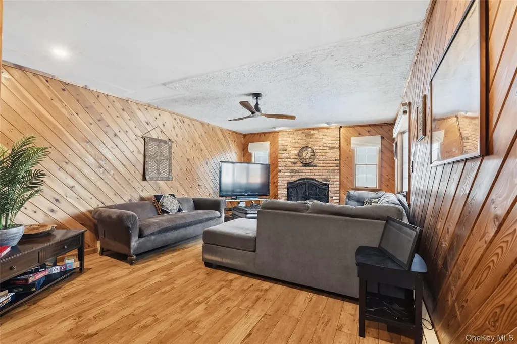 17 Birch Hill Putnam Valley NY 10579