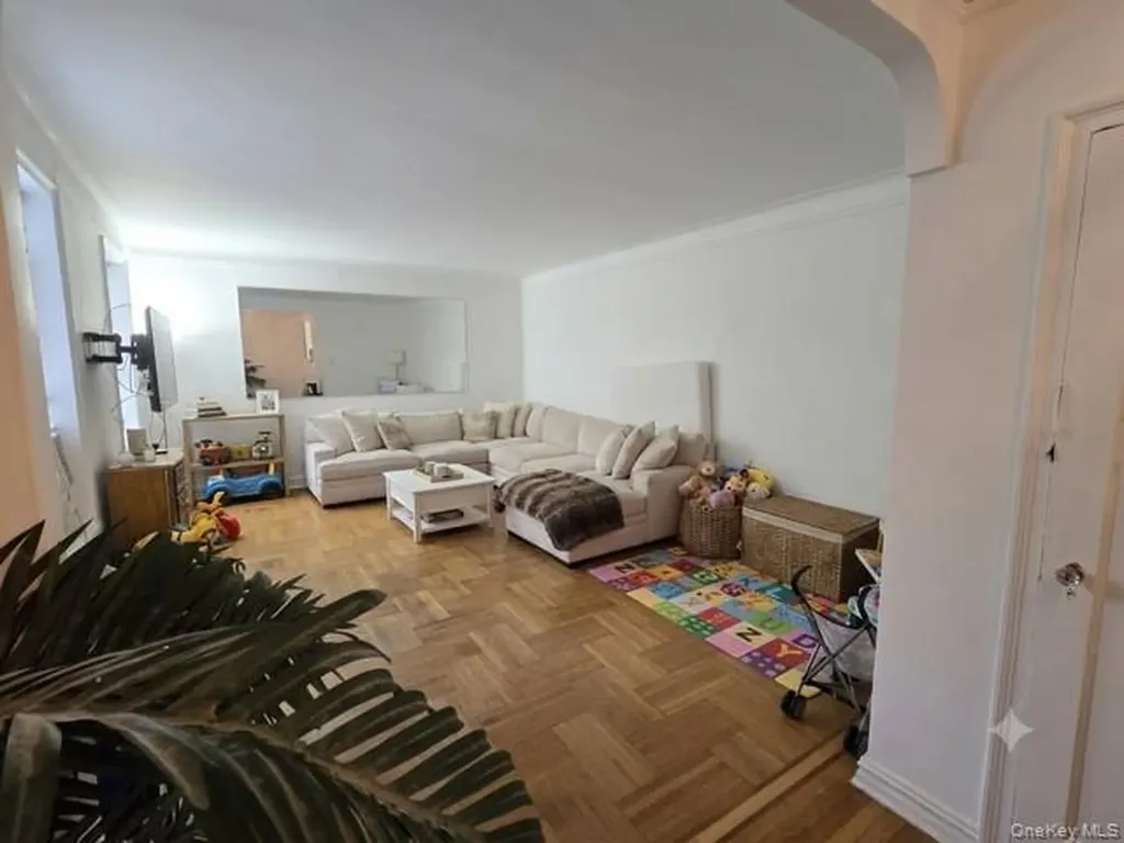 111-39 76th Forest Hills NY 11375