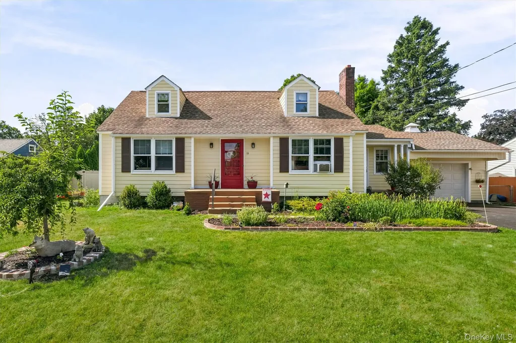 13 Calmer Place Hyde Park NY 12538