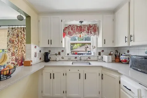 13 Calmer Place Hyde Park NY 12538