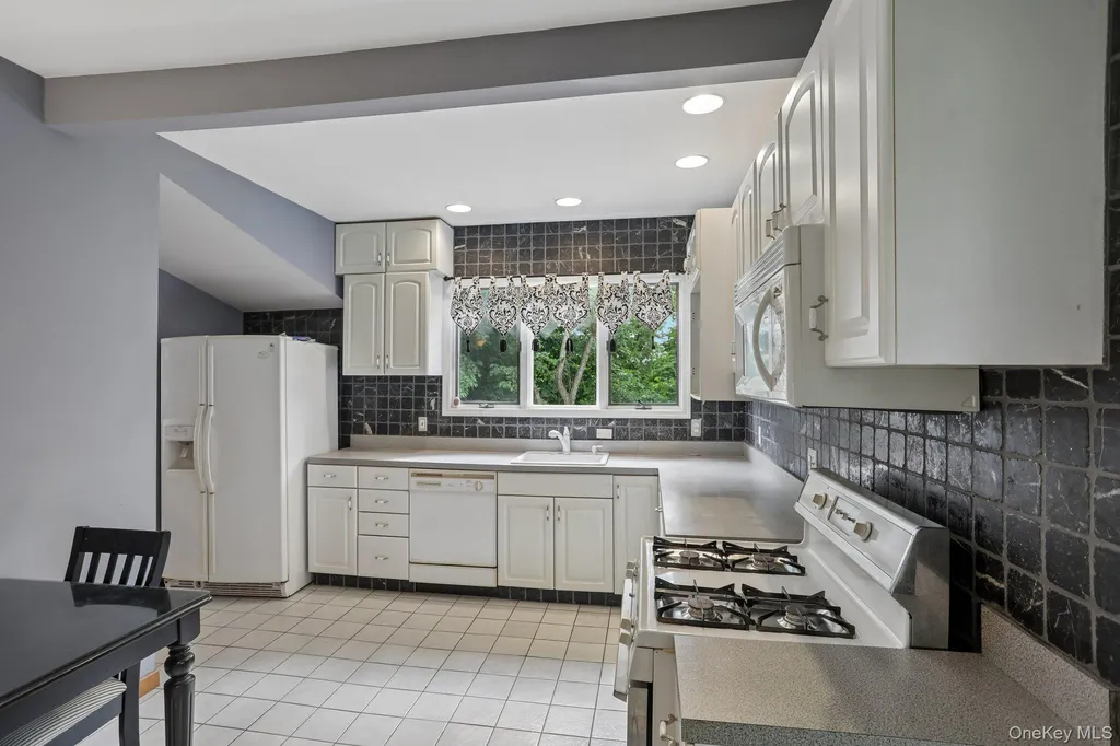 8 Sunset Heights Monroe NY 10950