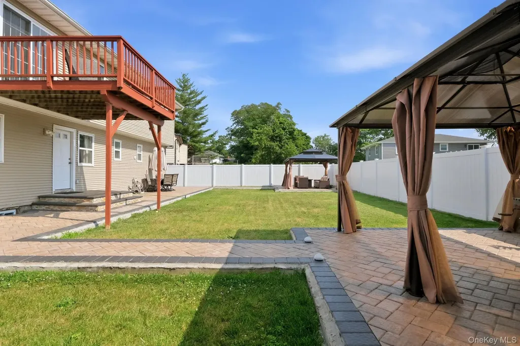 10 Carman Boulevard Massapequa NY 11758