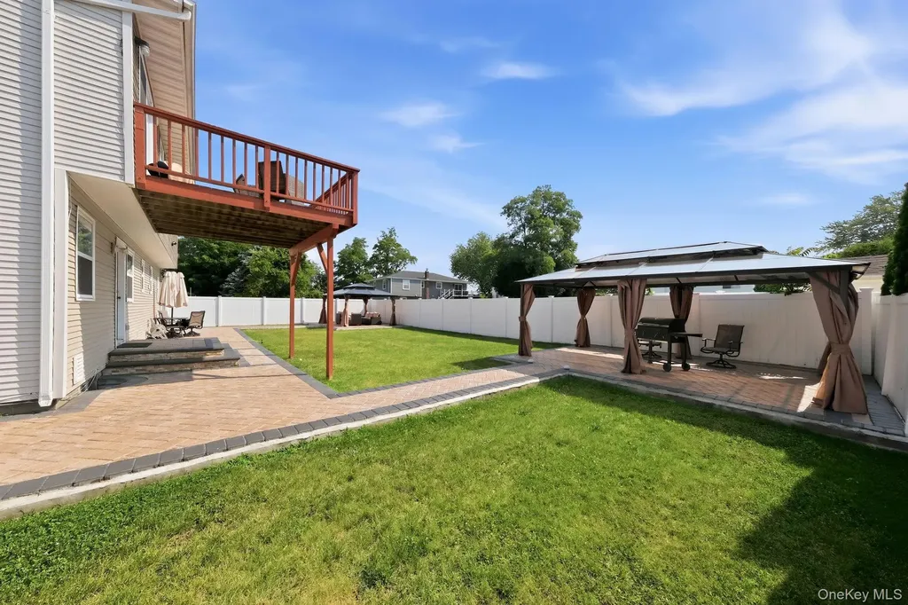 10 Carman Boulevard Massapequa NY 11758