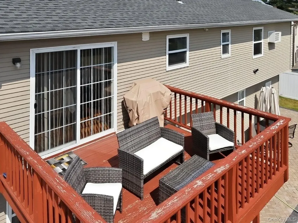10 Carman Boulevard Massapequa NY 11758