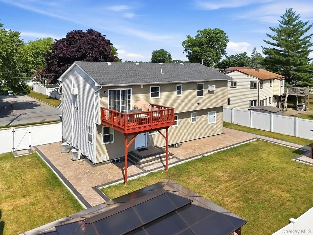 10 Carman Boulevard Massapequa NY 11758