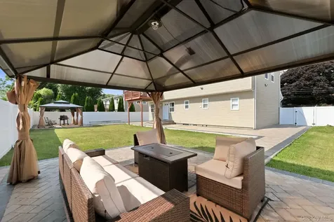 10 Carman Boulevard Massapequa NY 11758
