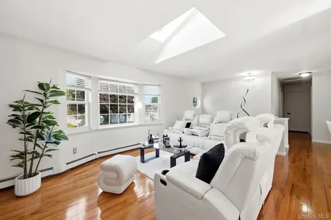 10 Carman Boulevard Massapequa NY 11758