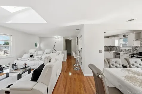 10 Carman Boulevard Massapequa NY 11758