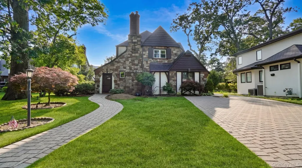22 Parkwold Drive E Valley Stream NY 11580