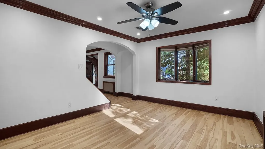 22 Parkwold Drive E Valley Stream NY 11580