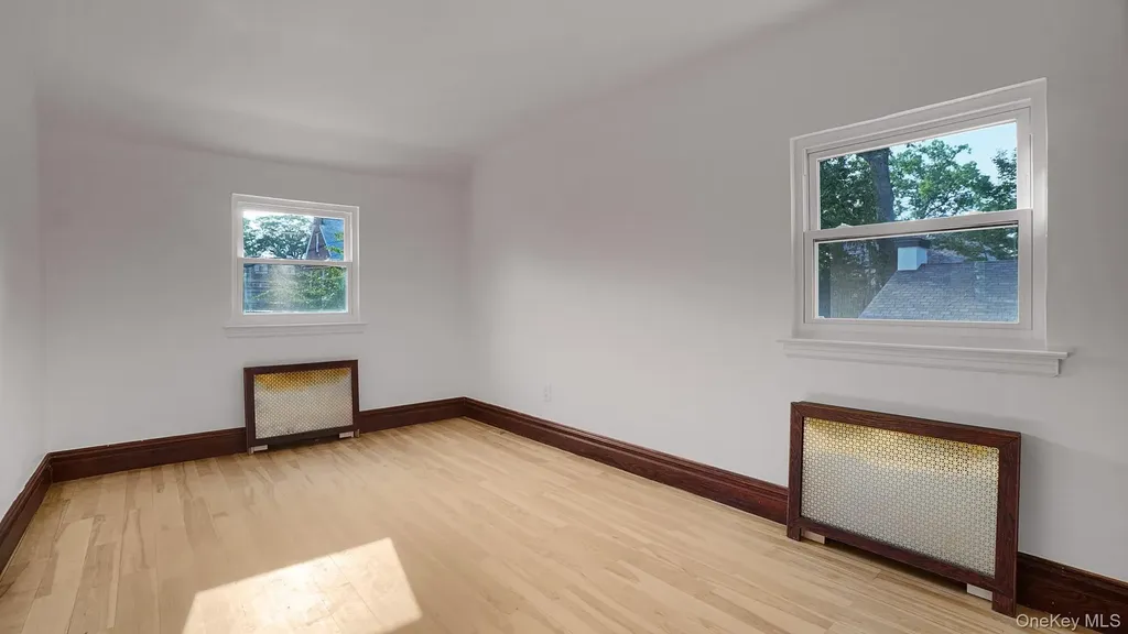 22 Parkwold Drive E Valley Stream NY 11580