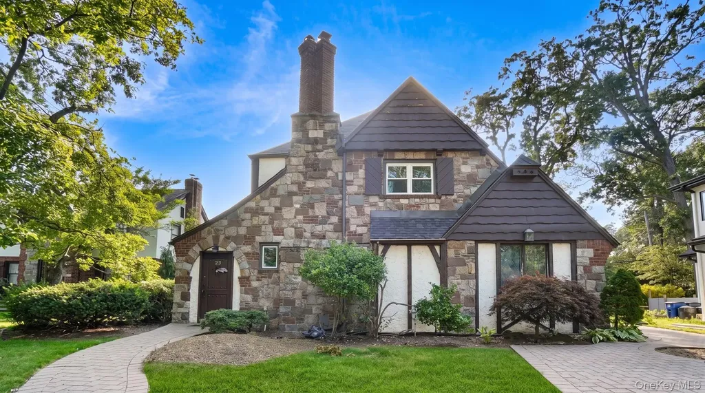 22 Parkwold Drive E Valley Stream NY 11580