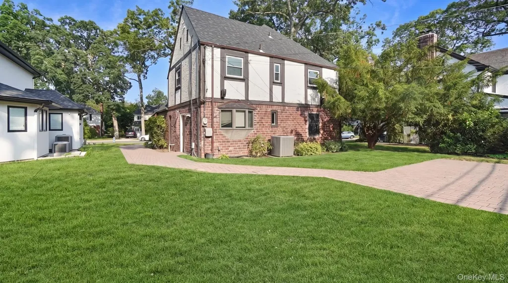 22 Parkwold Drive E Valley Stream NY 11580