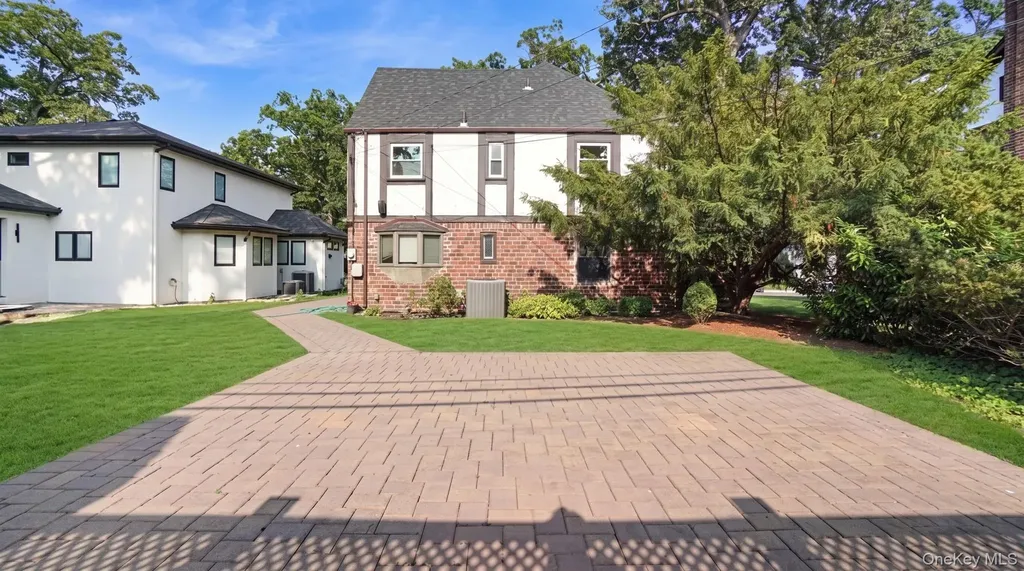 22 Parkwold Drive E Valley Stream NY 11580