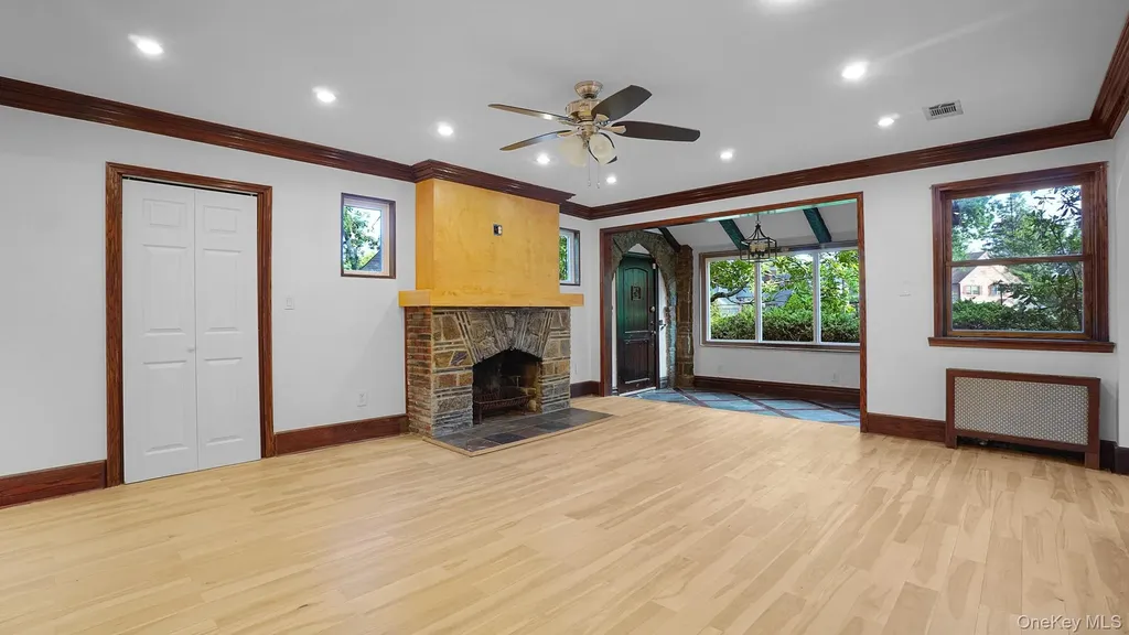 22 Parkwold Drive E Valley Stream NY 11580