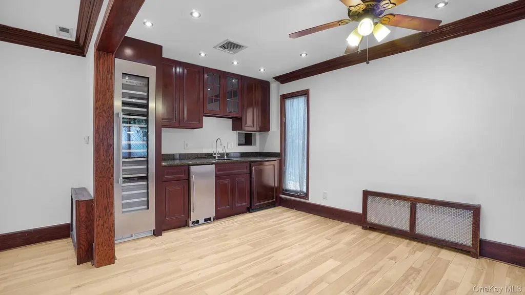 22 Parkwold Drive E Valley Stream NY 11580