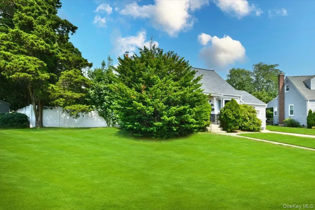2 Ford Drive W Massapequa NY 11758