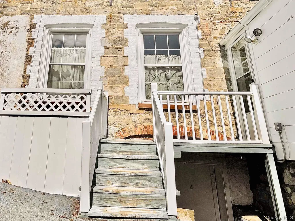 1612 Main Street Pleasant Valley NY 12569