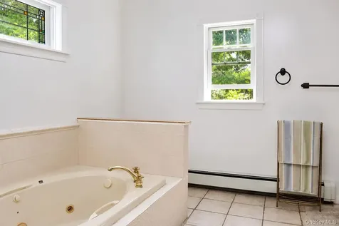 37 Post Lane Mamaroneck NY 10543