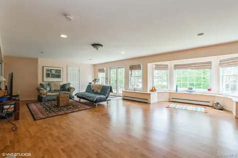 37 Post Lane Mamaroneck NY 10543