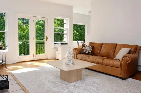 37 Post Lane Mamaroneck NY 10543