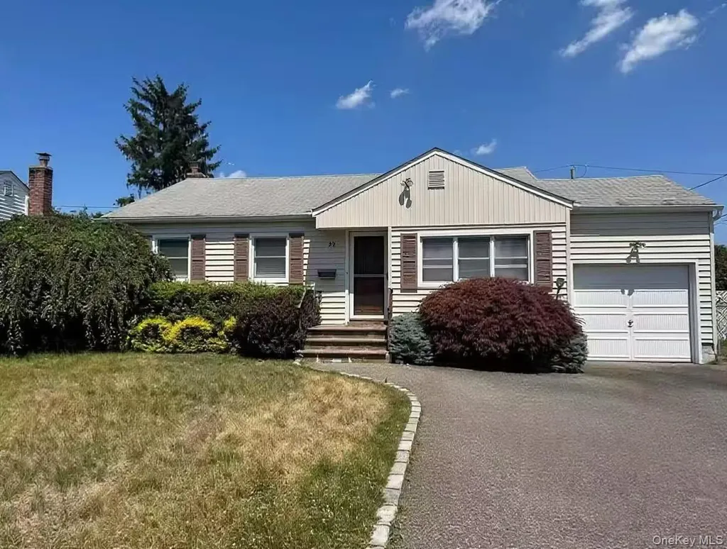 28 Wensley Road Plainview NY 11803