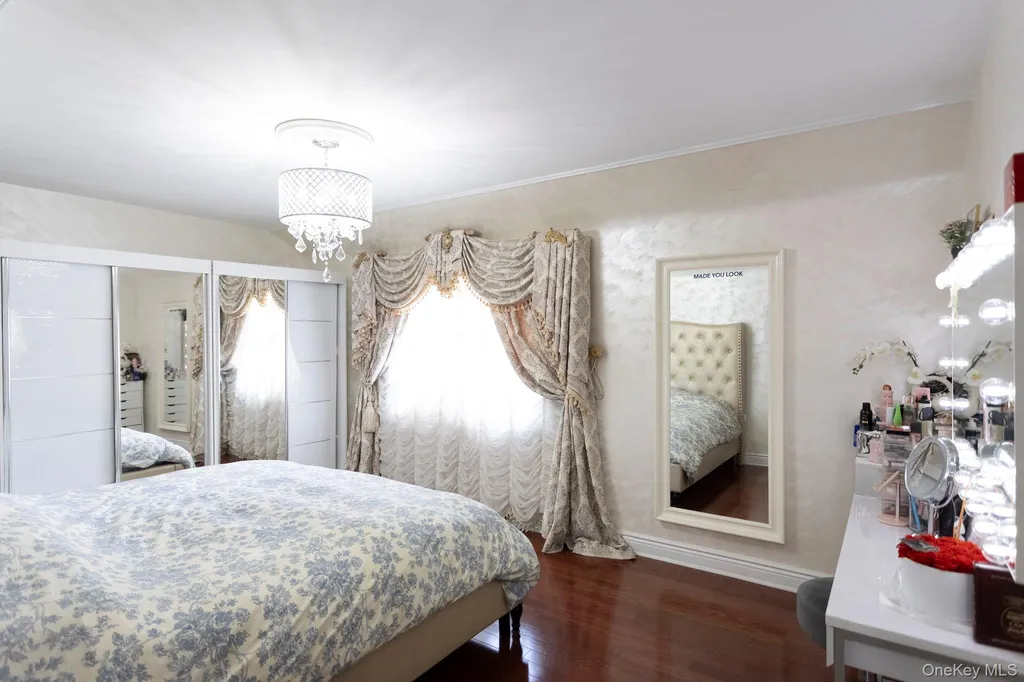 82-20 141st Street Briarwood NY 11435