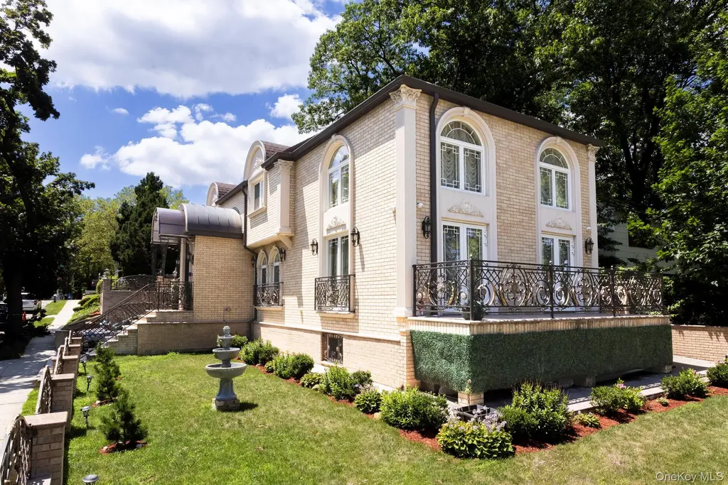 82-20 141st Street Briarwood NY 11435