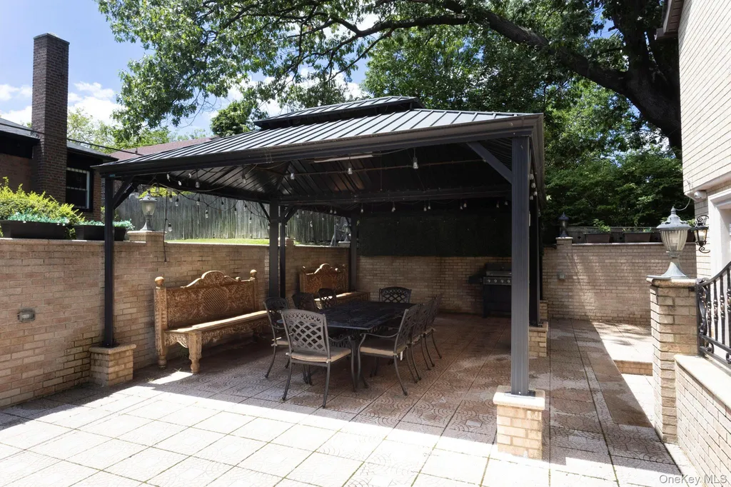 82-20 141st Street Briarwood NY 11435