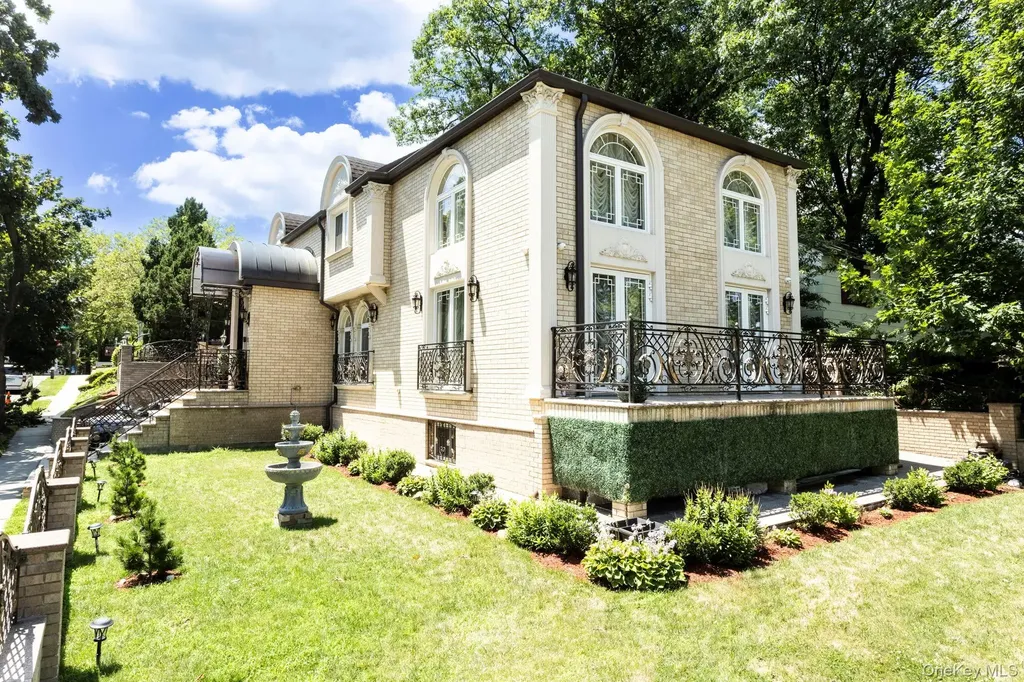 82-20 141st Street Briarwood NY 11435