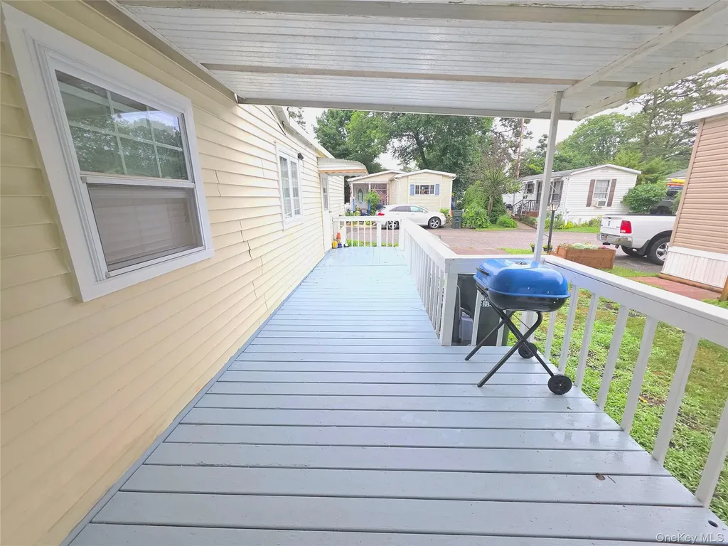 525 Riverleigh Avenue Riverhead NY 11901