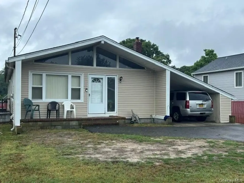 17 Goodridge Avenue Riverhead NY 11901