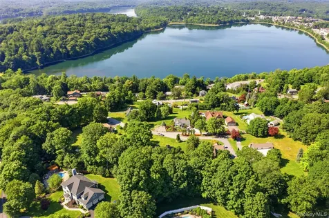 12 Leeside Road Carmel NY 10512