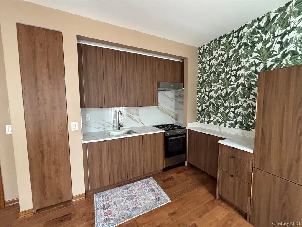 7164 70th Street Glendale NY 11385