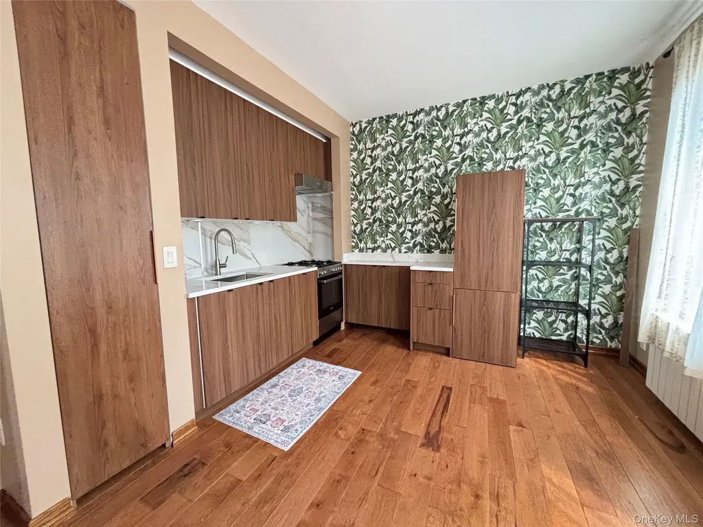 7164 70th Street Glendale NY 11385