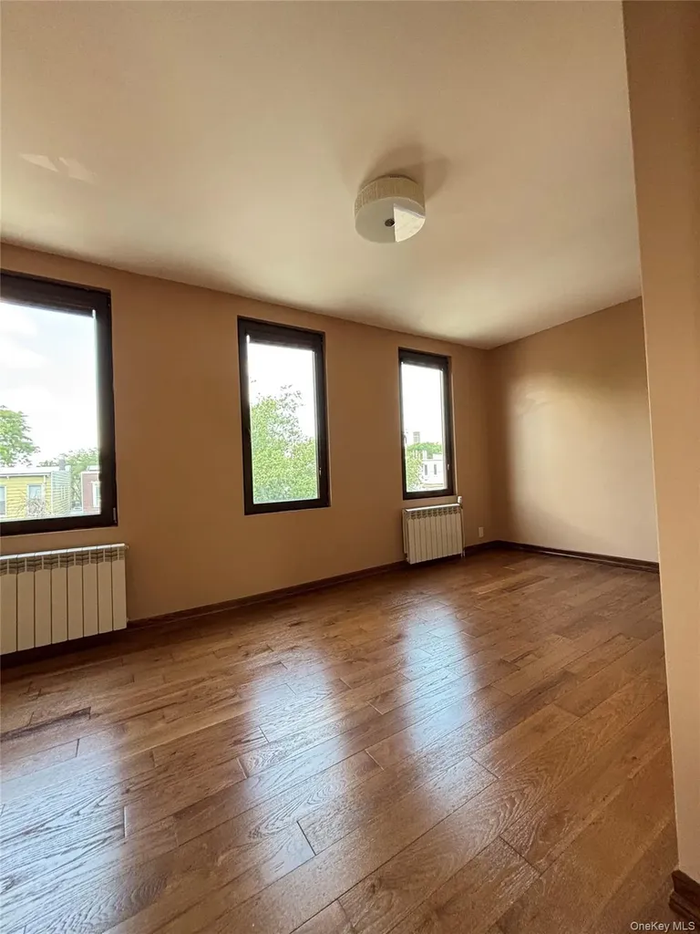 7164 70th Street Glendale NY 11385