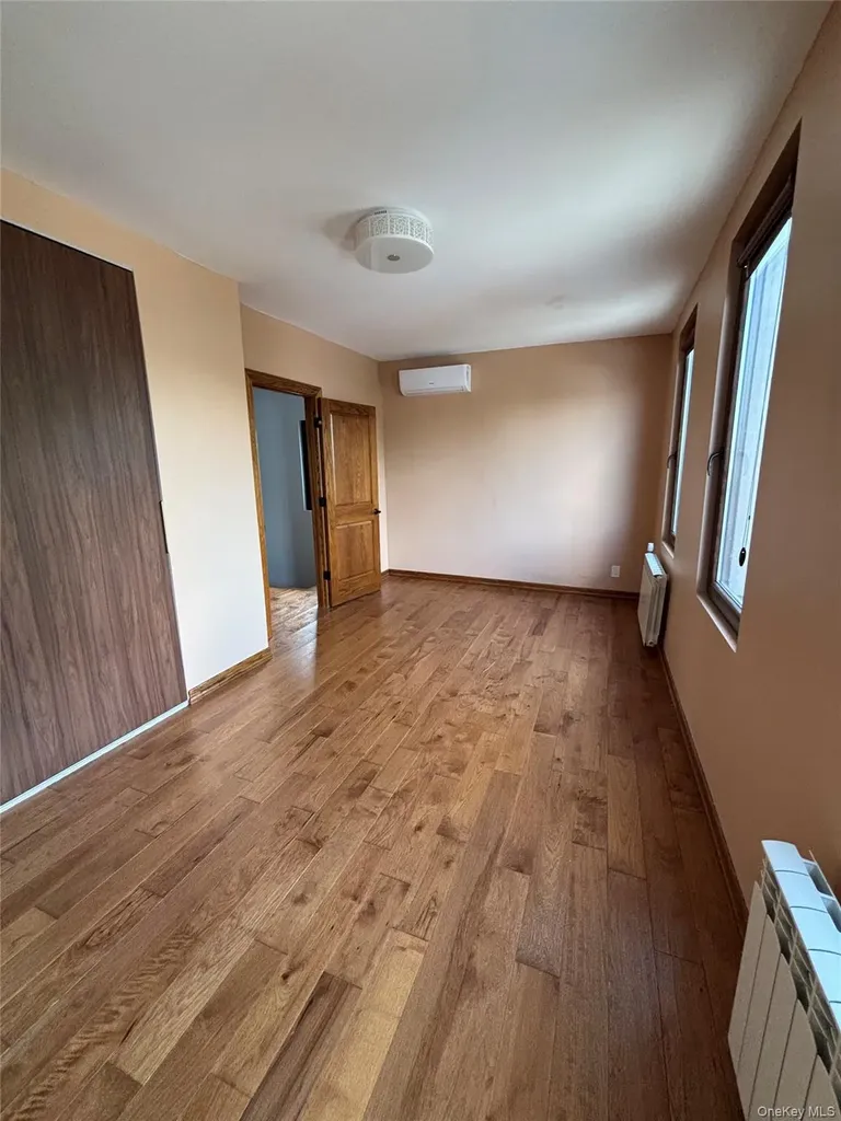 7164 70th Street Glendale NY 11385