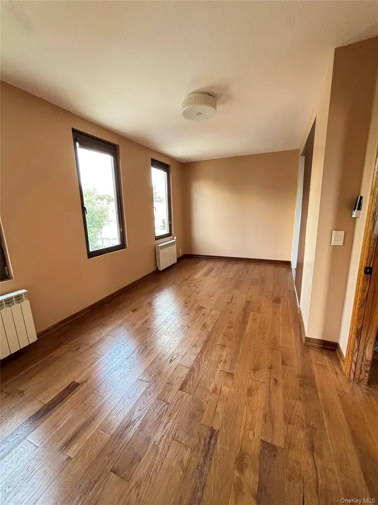 7164 70th Street Glendale NY 11385