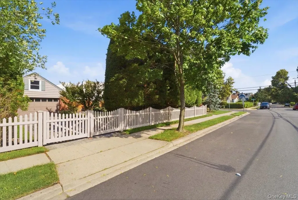 2063 Walnut Street North Baldwin NY 11510