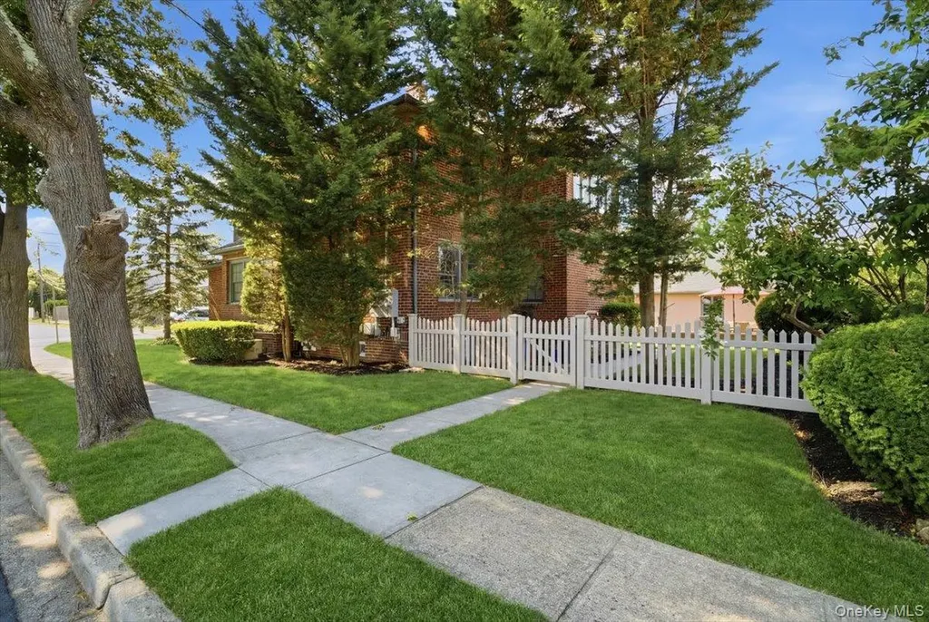 2063 Walnut Street North Baldwin NY 11510